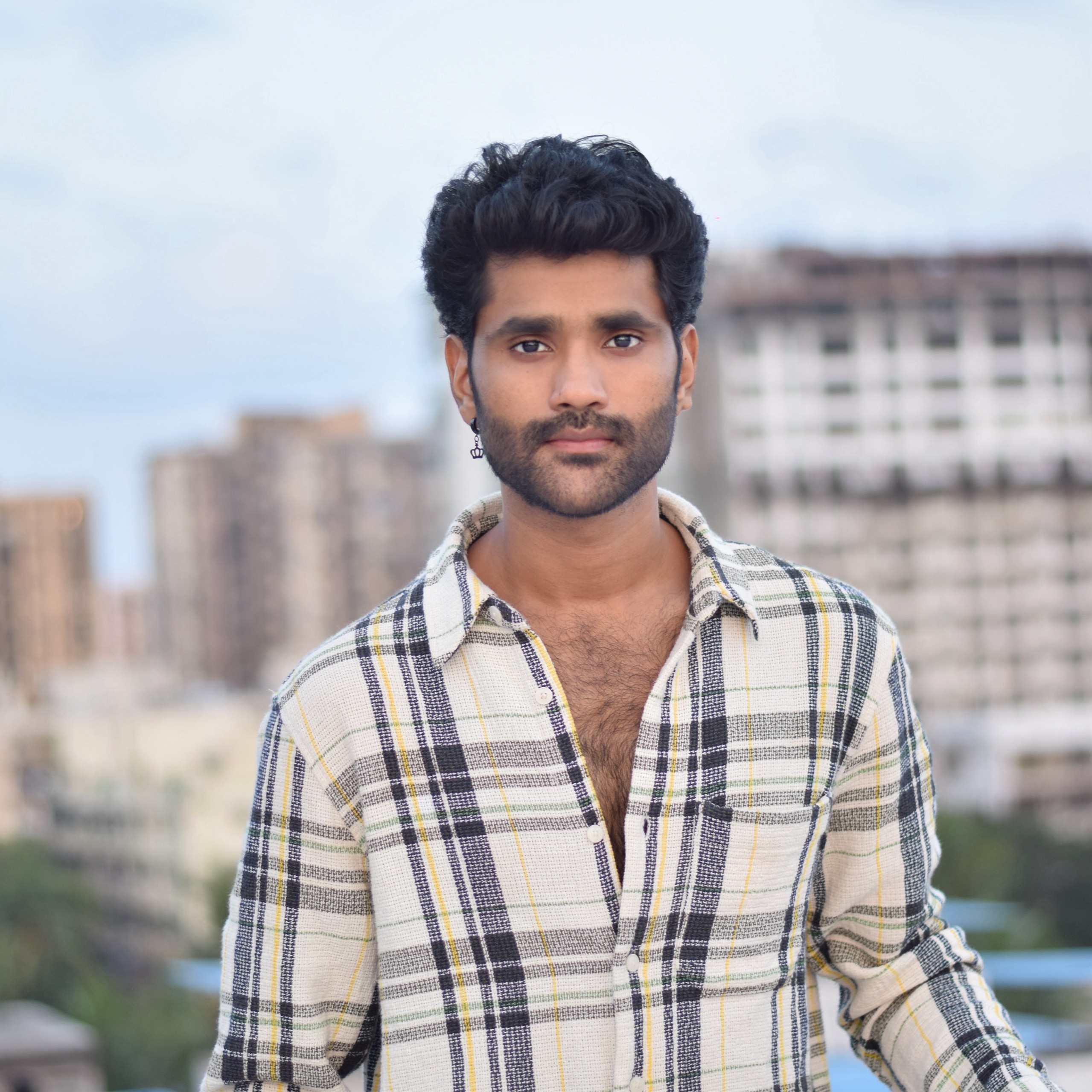 akkshay gunaawat at a film premiere